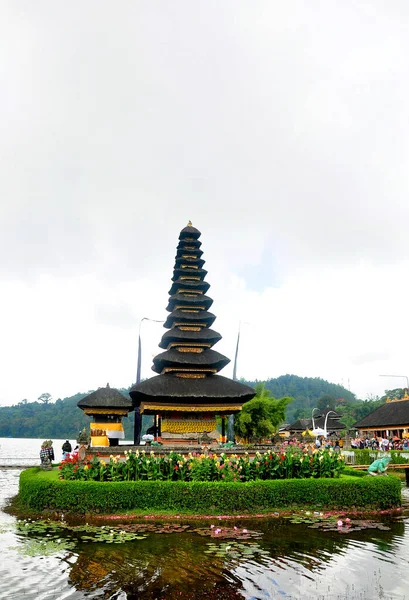 Hermoso Templo Lago Ulun Danu Tabanan Regencia Bali — Foto de Stock