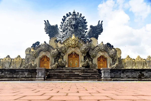 Табанан Бали Индонезия Июль Июля 2021 Года Статуя Гаруды Висну — стоковое фото