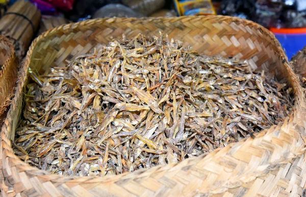 伝統市場で売られている干物 — ストック写真