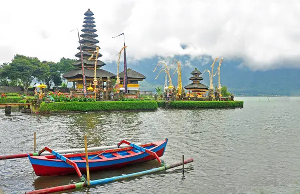 Templo Lago Ulun Danu Bedugul Bali Indonésia Com Seus Telhados — Fotografia de Stock