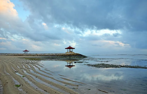 Сонце Сходить Пляжі Санур Балі Індонезія Під Час Відпливу — стокове фото