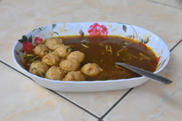 Seangkuk Sup Bakso Ayam Diletakkan Lantai — Stok Foto