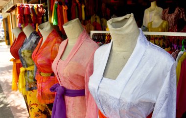 Geleneksel Endonezyalı kadın kıyafetleri 