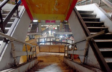 BALI, İNDONEZYA-27 Temmuz 2021: Tabanan Tiyatrosu 'nun terk edilmiş binası Bali Endonezya naipliği.