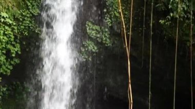 Bali Endonezya 'nın Tabanan naipliğindeki Babahan köyünde küçük bir Kincir şelalesi. 