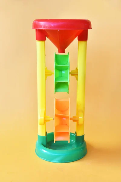 Kinderspielzeug Mit Wasserrad Stil Rot Grün Orange Farbe Auf Farbhintergrund — Stockfoto