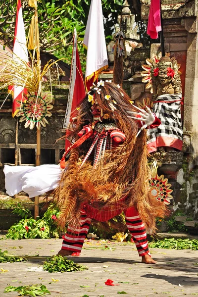 Bali Indonésia Fevereiro 2015 Barong Kris Dançam Palco Mostrando Dançarinos — Fotografia de Stock