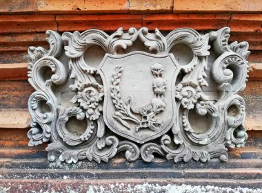 Geleneksel Bali tapınağı yardımcıları, eski formdalar.