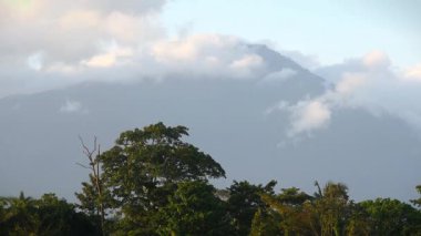 Bulutlu dağ, zaman geçtikçe