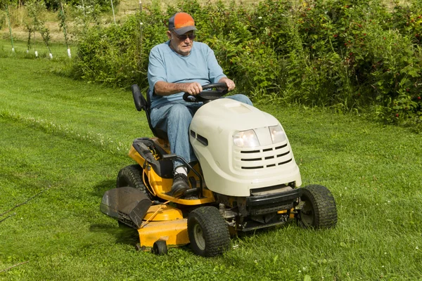 Older Gentleman Cutting Gas On Riding Lawnmower — 스톡 사진