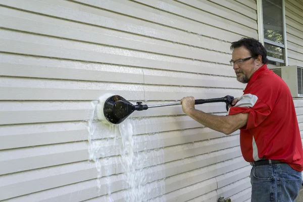 Worker Using A High Pressure Brush To Clean Algae And Mold From — Stock Photo, Image