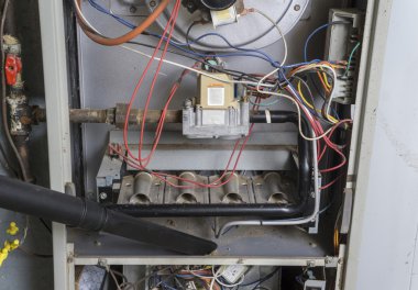 İçinde bir gaz ocağı vakumlama tamirci