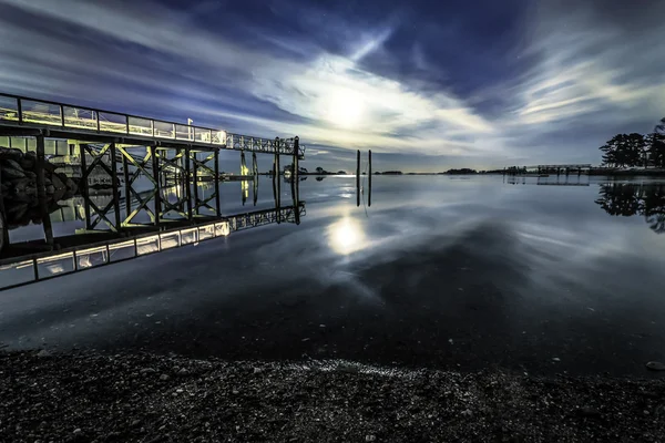 Cold Blue Winter Night On Shore By Dock — Stock Photo, Image