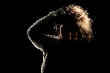 Dramatik Latina sarışın kız