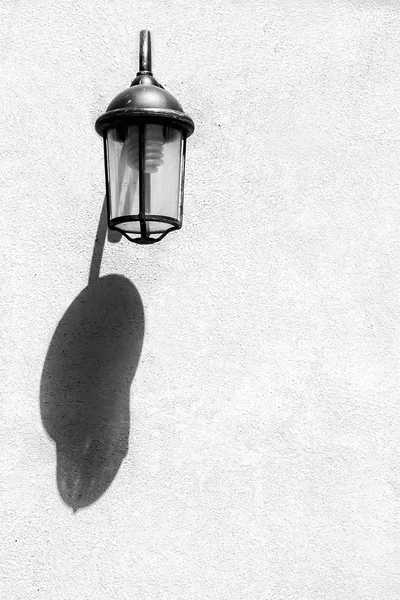 Lampada da strada a parete in stile retrò — Foto Stock