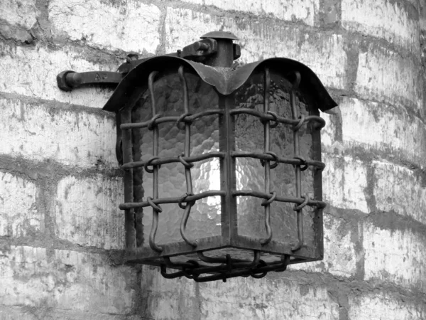 Klasik metal sokak lambası..