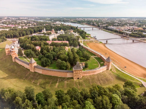 Kremlin Novgorod Orillas Del Río Volkhov Una Antigua Fortaleza Con — Foto de Stock