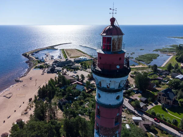 Shepelevsky deniz feneri Ladoga Gölü 'nün batı kıyısında bir deniz feneri.