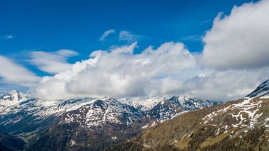 Alpler, Grossglockner Park 'taki dağların manzarası.