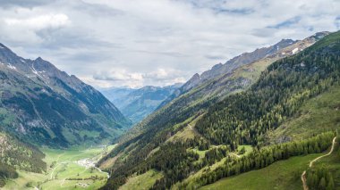 Alpler, Grossglockner Park 'taki dağların manzarası.