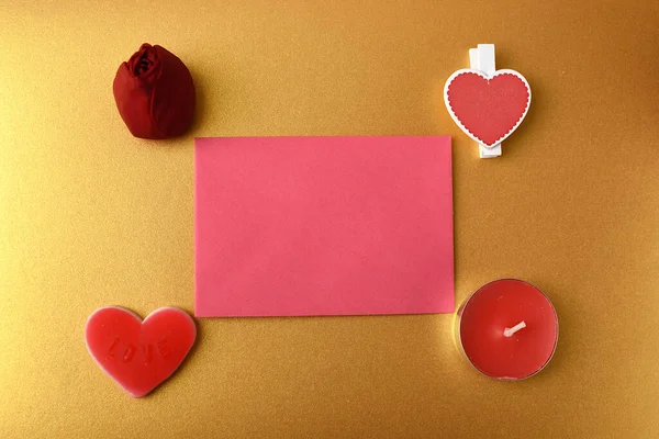 Sobre Capullo Rosa Rojo Vela Corazón Símbolo Amor Romance — Foto de Stock