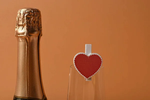 Una Botella Champán Una Tienda Comestibles Corazón Símbolo Amor Romance — Foto de Stock