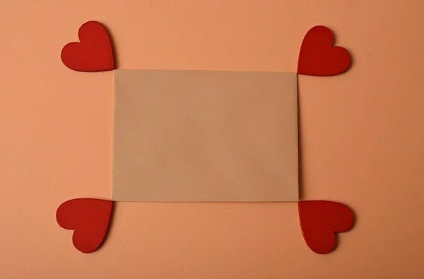 Enveloppes Bouton Rose Rouge Bougie Cœur Symbole Amour Romance — Photo