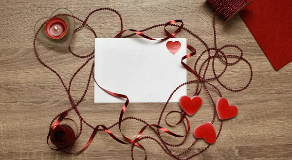 Beyaz Harf Mum Kurdele Kalp Şeklinde Şekerler Aşıklar Için Hediye — Stok fotoğraf