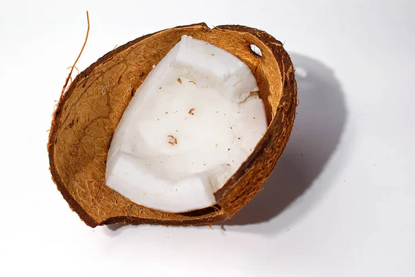 Pedaço Coco Lascado Casca Isolar — Fotografia de Stock