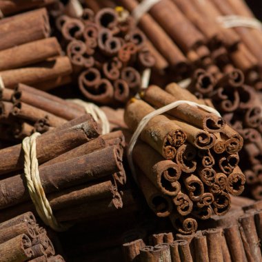 Fas 'tan kartpostal: Baharat pazarında tarçın çubukları, Medine, Marakeş