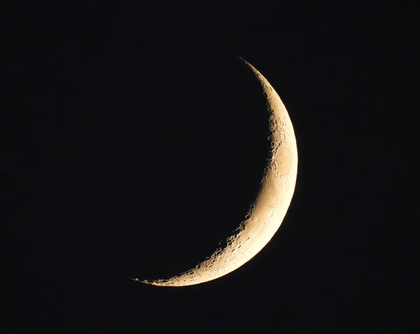 Lua Crescente Bright Quarter Céu Negro Escuro — Fotografia de Stock