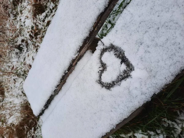 Inima Bancă Acoperită Zăpadă — Fotografie, imagine de stoc