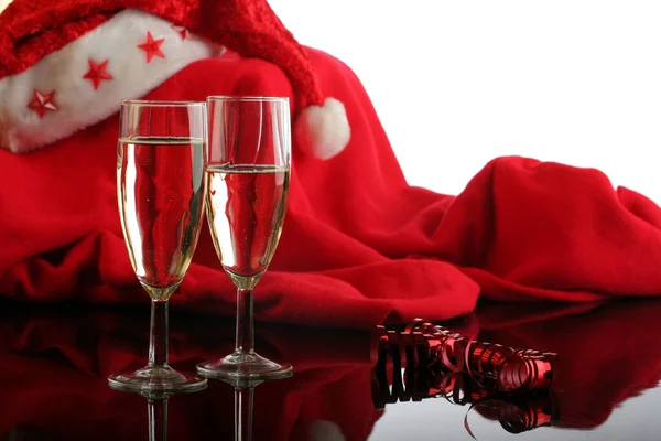 Obchody Świąt Bożego Narodzenia Dwóch Kieliszków Szampana Wstążki Czerwony Kostium — Zdjęcie stockowe