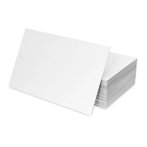 Empilement de carte de visite vierge sur fond blanc . — Photo