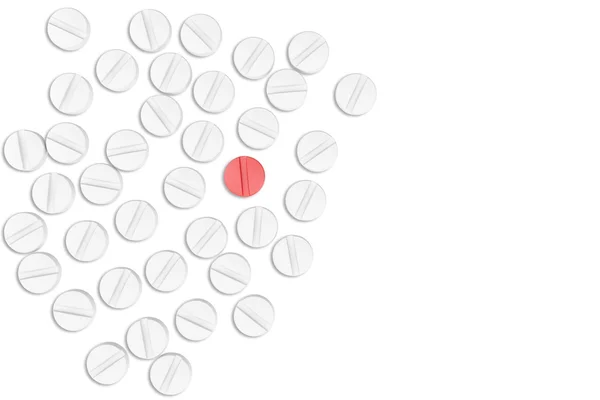 白い背景に白い薬の錠剤のトップビュー。1つの赤い薬の錠剤は、ワクチンの概念である。3Dイラスト — ストック写真