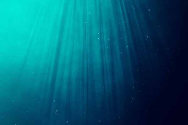 Подводное море, океан со световыми лучами. 3d иллюстрация

