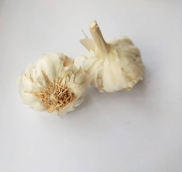 Bawang Putih Dengan Latar Belakang Putih — Stok Foto