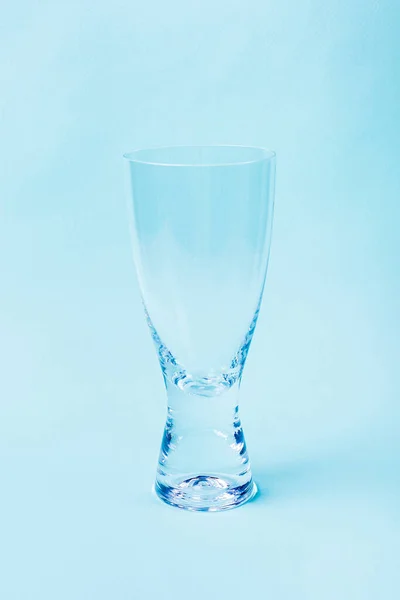 Vidro Vazio Vidro Transparente Fundo Azul Para Beber Sede Saciar — Fotografia de Stock