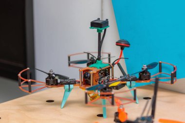 Yüksek hızlı uçuşlar için çeşitli mini drone tasarımları