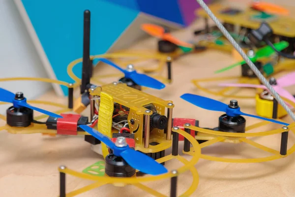 Yüksek hızlı uçuşlar için çeşitli mini drone tasarımları