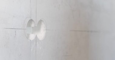 Kırmızı ve mavi prizler için plastik eklentiler. İnşaat elektrikli süpürgesi
