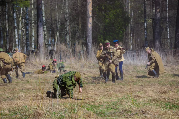 Reconstruction Second World War Russian Partisan Detachment Goes Attack Great — Stock Photo, Image