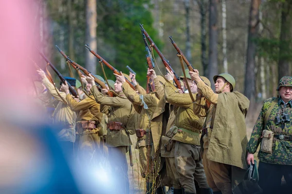 Ricostruzione Della Seconda Guerra Mondiale Soldati Russi Celebrano Vittoria Una — Foto Stock