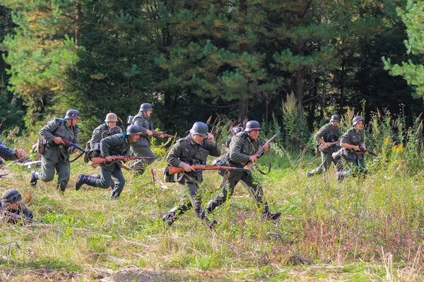 Αναπαράσταση Της Εποχής Του Μεγάλου Πατριωτικού Πολέμου Γερμανικά Στρατεύματα Ξεκινούν — Φωτογραφία Αρχείου