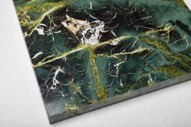 Verimsiz yeşil taş dokusu. İnşaat, bina kaplaması.