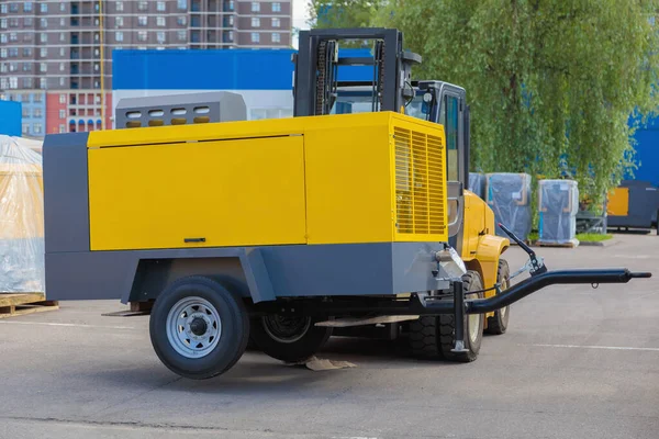 Ağır mobil kompresörlerin özel ekipmanlarla taşınması