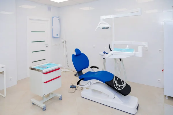 Sprzęt i wyroby medyczne w gabinecie stomatologicznym. — Zdjęcie stockowe
