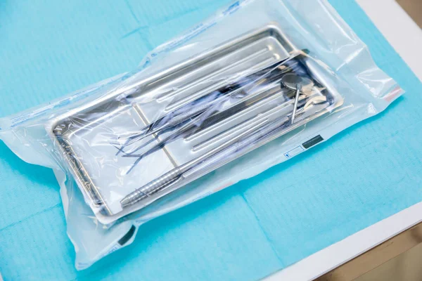 Medicinsk utrustning och anordningar på tandläkarmottagningen. — Stockfoto