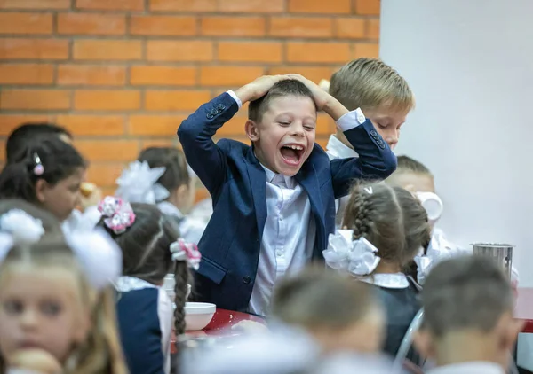 First Grader Tells Funny Story His Friends Laughs Schoolchildren Cafeteria — Stock Photo, Image
