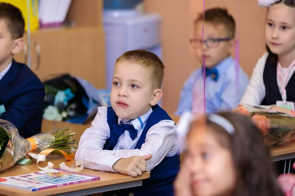 Septiembre Los Niños Sientan Sus Escritorios Clase Los Alumnos Primer —  Fotos de Stock